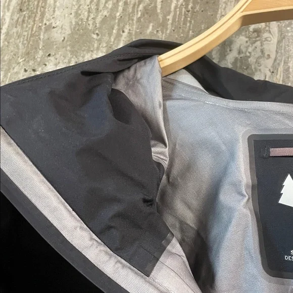 REI Women's Co-op XeroDry GTX Jacket Size XL in Black - Picture 5 of 8